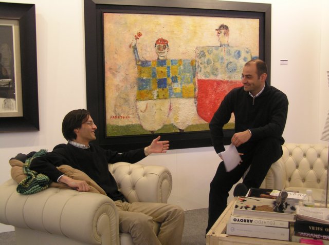 �mnibus charlando con Principal Art